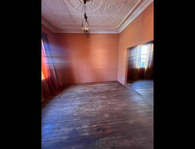 6 BEDROOM HOUSE FOR SALE IN BEZUIDENHOUT VALLEY